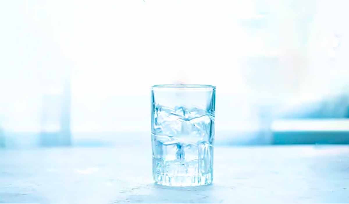 Água Gelada um termogênico natural ótimo para emagrecer dietas.