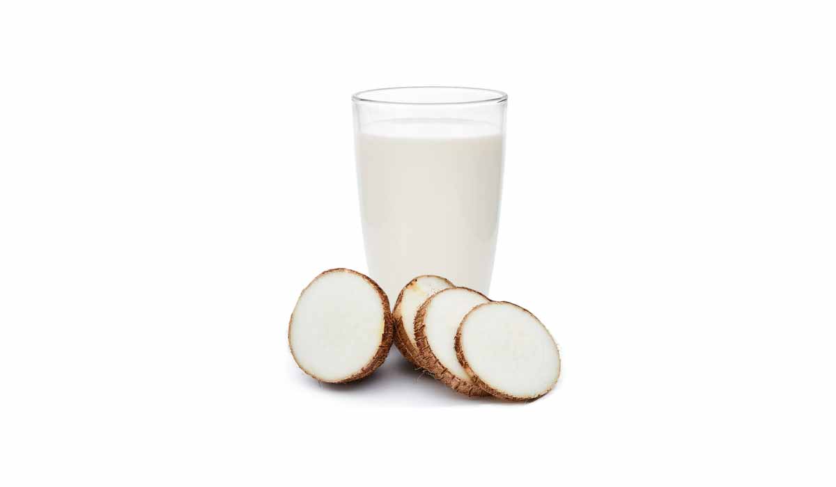 Leite caseiro de inhame vegano para dietas.