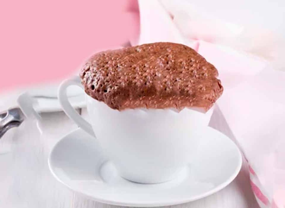 Receita-de-bolo-de-caneca-de-cacau-para-dietas-veganas