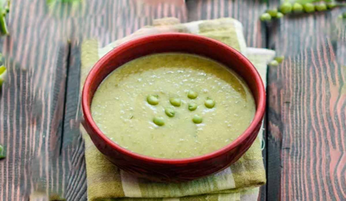 Sopa de ervilha com frango bem light para dietas de emagrecimento.