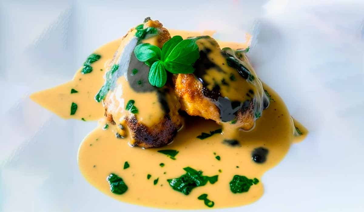 Filé de frango fitness com molho de açafrão,