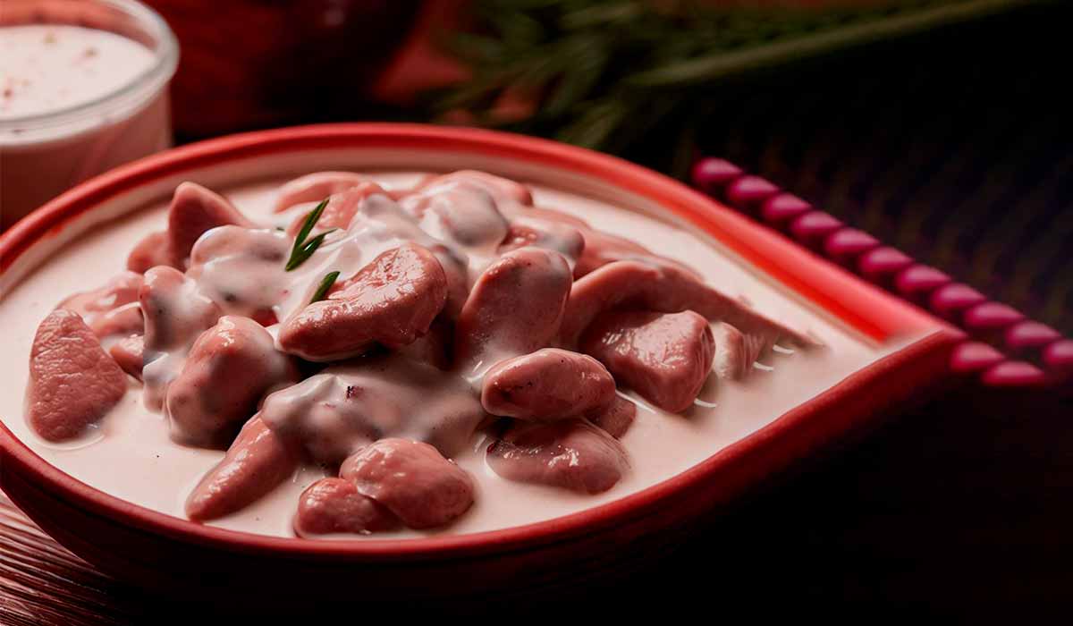 Coração de frango com molho de creme de leite para dietas.