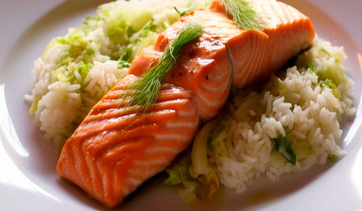 Arroz com salmão rápido e fitness.