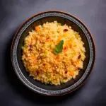 Cuscuz vegano para lanches e café da manhã. Mas esta receita pode ser feita no almoço ou jantar também.